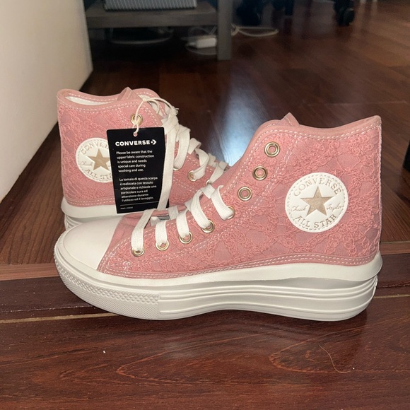 Converse Shoes - Platform pink lace converse